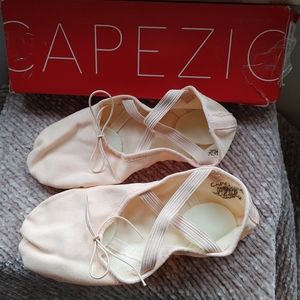 2/$35 -New Womens 7M Capezio Canvas Juliet Ballet Shoes Light Pink